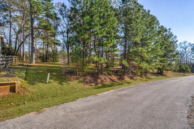 89 Hillsborough Drive, Huntsville, TX 77340