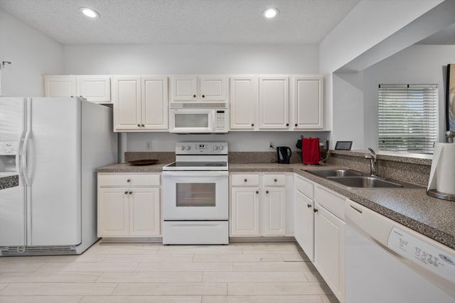 5072 Palmbrooke Circle, West Palm Beach, FL 33417