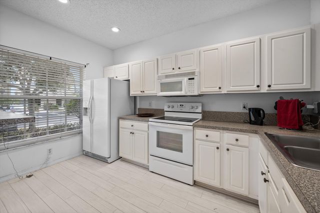 5072 Palmbrooke Circle, West Palm Beach, FL 33417