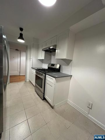 24 Hutton Avenue 80, West Orange, NJ 07052