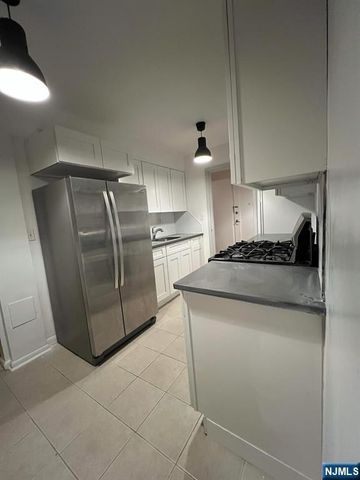 24 Hutton Avenue 80, West Orange, NJ 07052