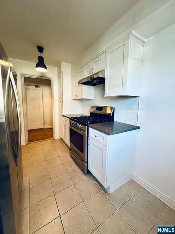 24 Hutton Avenue 80, West Orange, NJ 07052