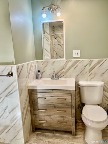 657 Naugatuck Avenue, Milford, CT 06461