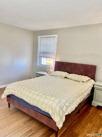 657 Naugatuck Avenue, Milford, CT 06461