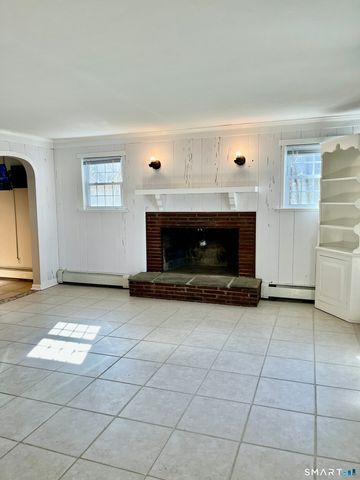 657 Naugatuck Avenue, Milford, CT 06461