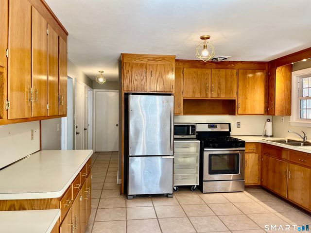 657 Naugatuck Avenue, Milford, CT 06461