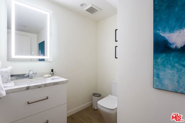7584 W Skye Way, Los Angeles, CA 90046
