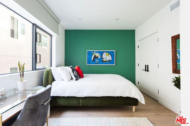 7584 W Skye Way, Los Angeles, CA 90046