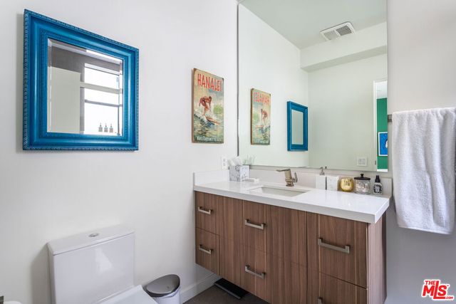 7584 W Skye Way, Los Angeles, CA 90046