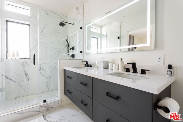 7584 W Skye Way, Los Angeles, CA 90046