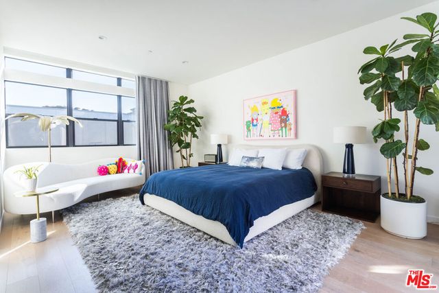 7584 W Skye Way, Los Angeles, CA 90046