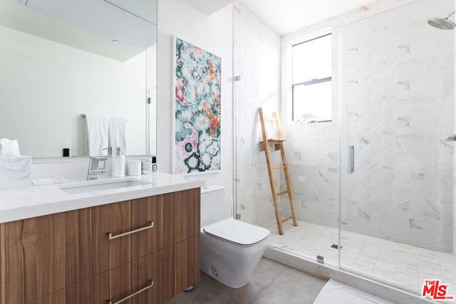 7584 W Skye Way, Los Angeles, CA 90046