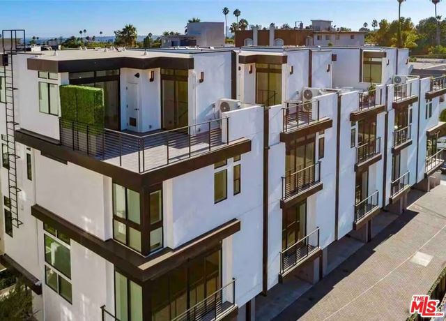 7584 W Skye Way, Los Angeles, CA 90046