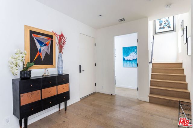 7584 W Skye Way, Los Angeles, CA 90046