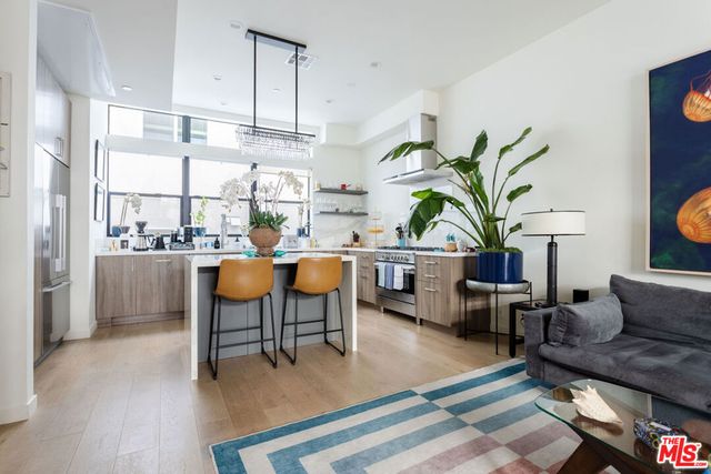 7584 W Skye Way, Los Angeles, CA 90046