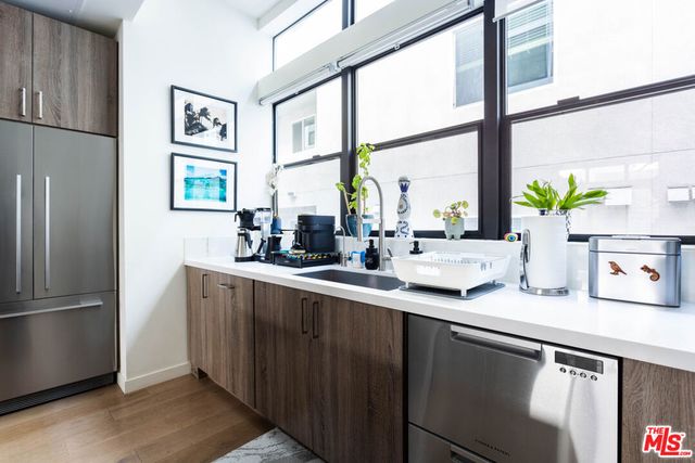 7584 W Skye Way, Los Angeles, CA 90046