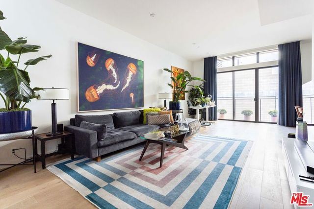 7584 W Skye Way, Los Angeles, CA 90046