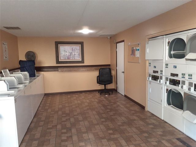 455 ALT 19 S 16, Palm Harbor, FL 34683