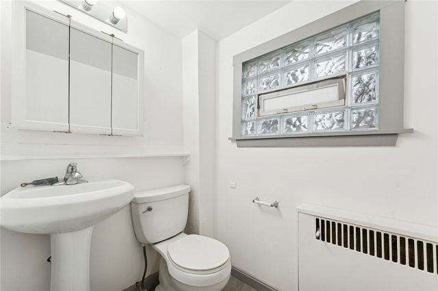 1706 Rhine St, Spring Hill, PA 15212