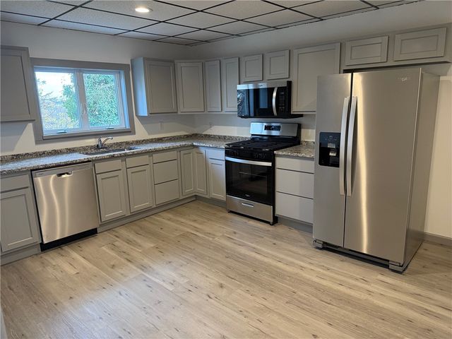 1706 Rhine St, Spring Hill, PA 15212