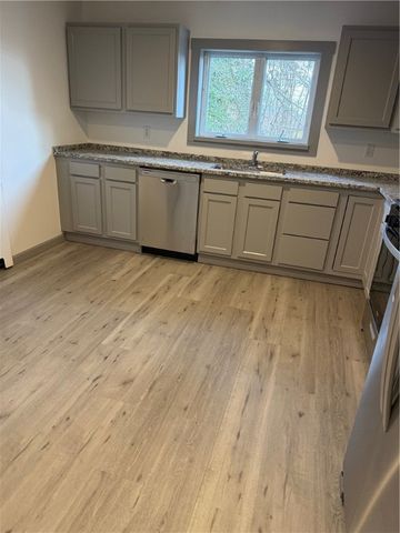 1706 Rhine St, Spring Hill, PA 15212