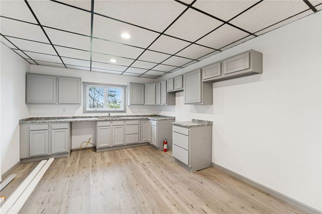 1706 Rhine St, Spring Hill, PA 15212