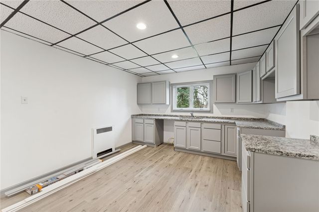 1706 Rhine St, Spring Hill, PA 15212