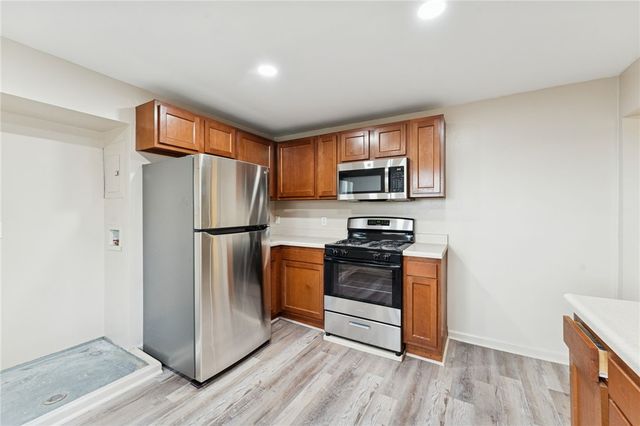 1706 Rhine St, Spring Hill, PA 15212