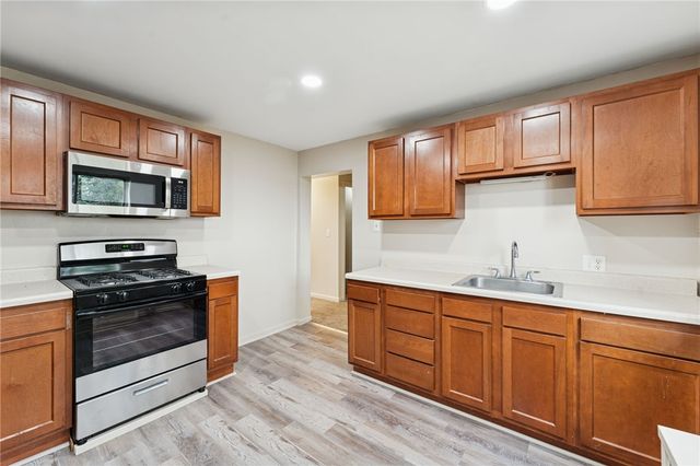 1706 Rhine St, Spring Hill, PA 15212