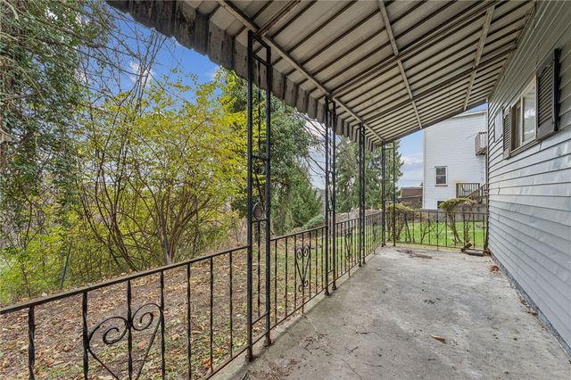 1706 Rhine St, Spring Hill, PA 15212