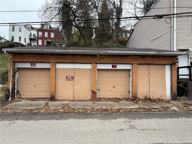 1706 Rhine St, Spring Hill, PA 15212