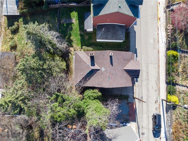 1706 Rhine St, Spring Hill, PA 15212