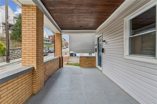 1706 Rhine St, Spring Hill, PA 15212