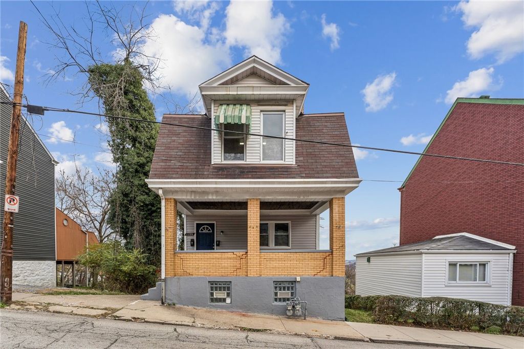 1706 Rhine St, Spring Hill, PA 15212