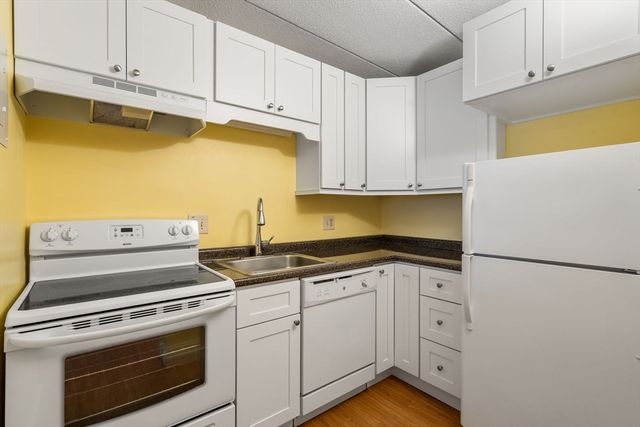 90 High St 309, Dedham, MA 02026