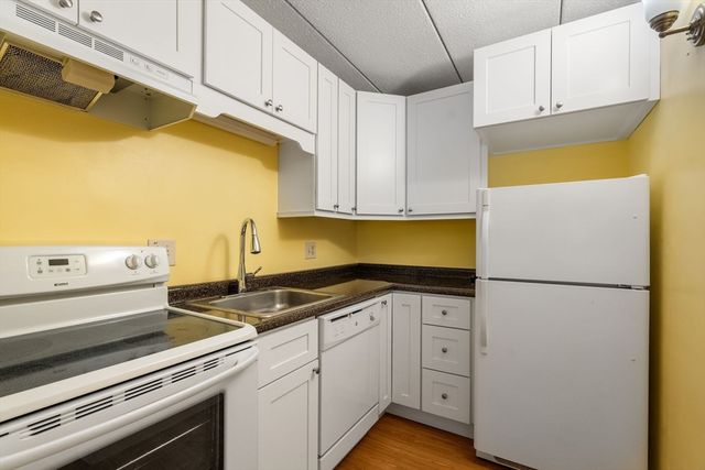 90 High St 309, Dedham, MA 02026