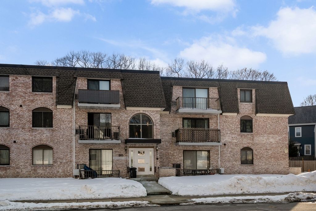 90 High St 309, Dedham, MA 02026