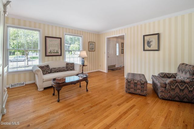 3061 New Williamsburg Drive, Guilderland, NY 12303