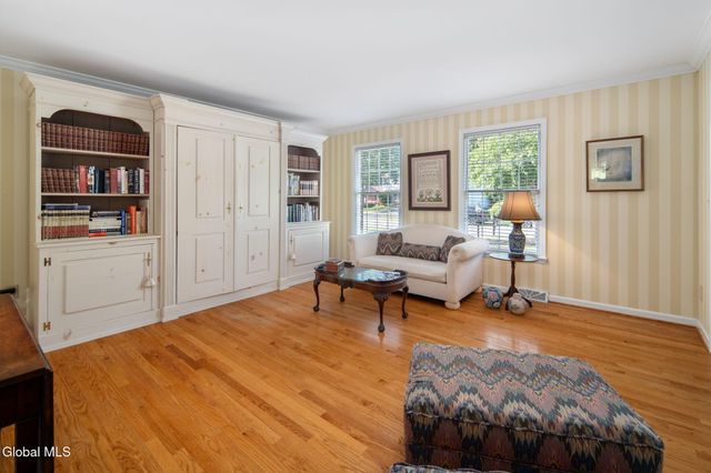 3061 New Williamsburg Drive, Guilderland, NY 12303