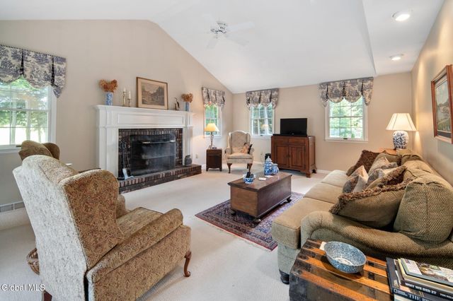 3061 New Williamsburg Drive, Guilderland, NY 12303