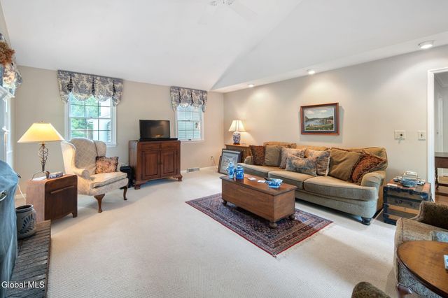 3061 New Williamsburg Drive, Guilderland, NY 12303