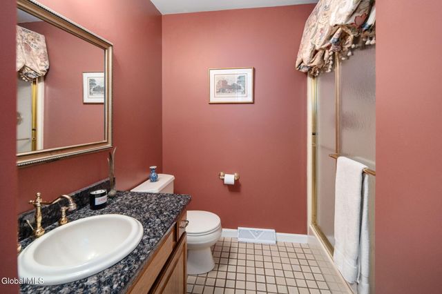 3061 New Williamsburg Drive, Guilderland, NY 12303