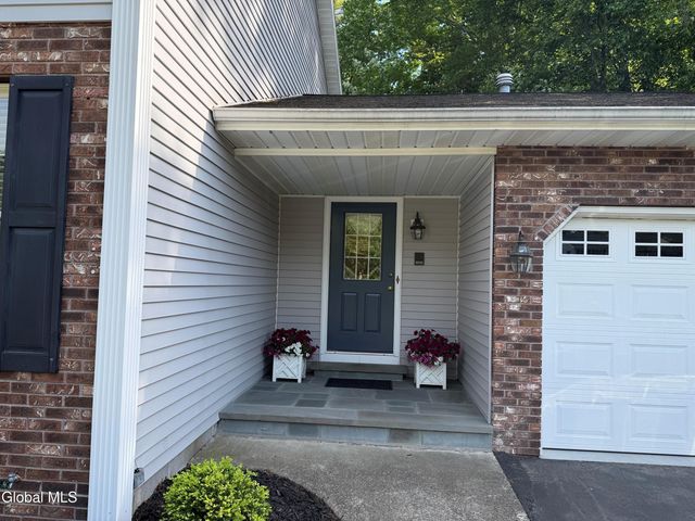 3061 New Williamsburg Drive, Guilderland, NY 12303