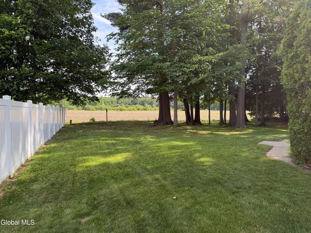 3061 New Williamsburg Drive, Guilderland, NY 12303