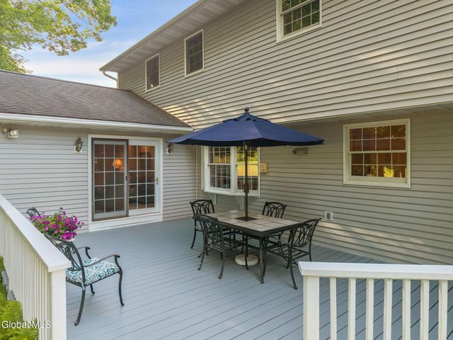 3061 New Williamsburg Drive, Guilderland, NY 12303