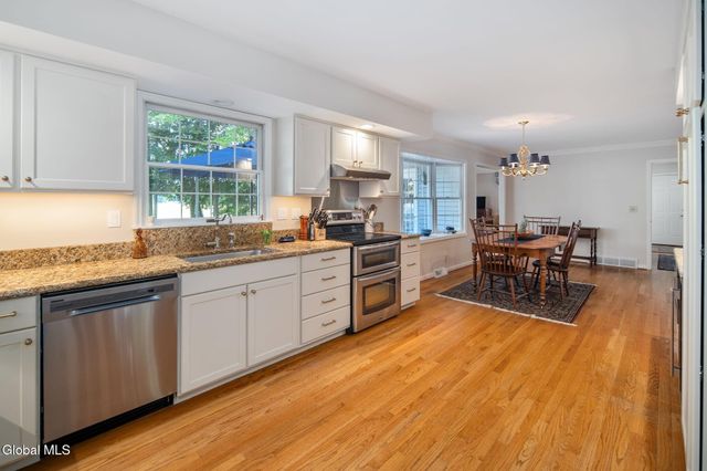 3061 New Williamsburg Drive, Guilderland, NY 12303