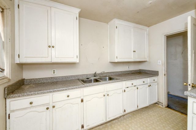 2568 S Lotus Avenue, Fresno, CA 93706