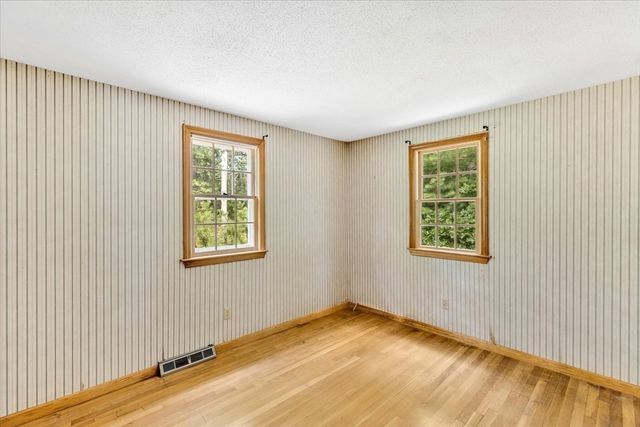 804 Putnam Ave, Barnstable, MA 02635