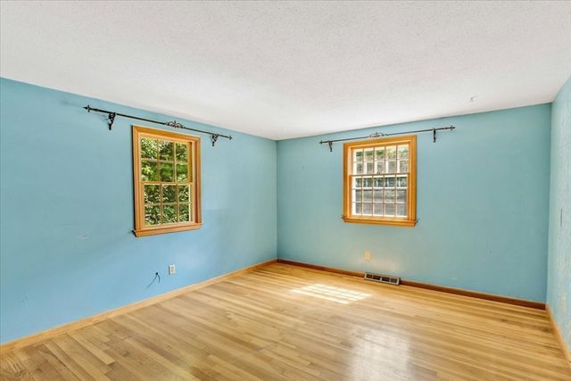 804 Putnam Ave, Barnstable, MA 02635