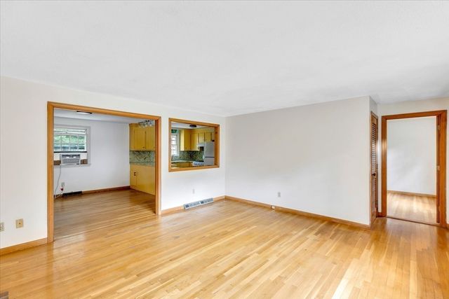 804 Putnam Ave, Barnstable, MA 02635
